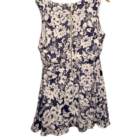 Charming‎ Charlie Zip floral dress size large - Picture 3 of 3